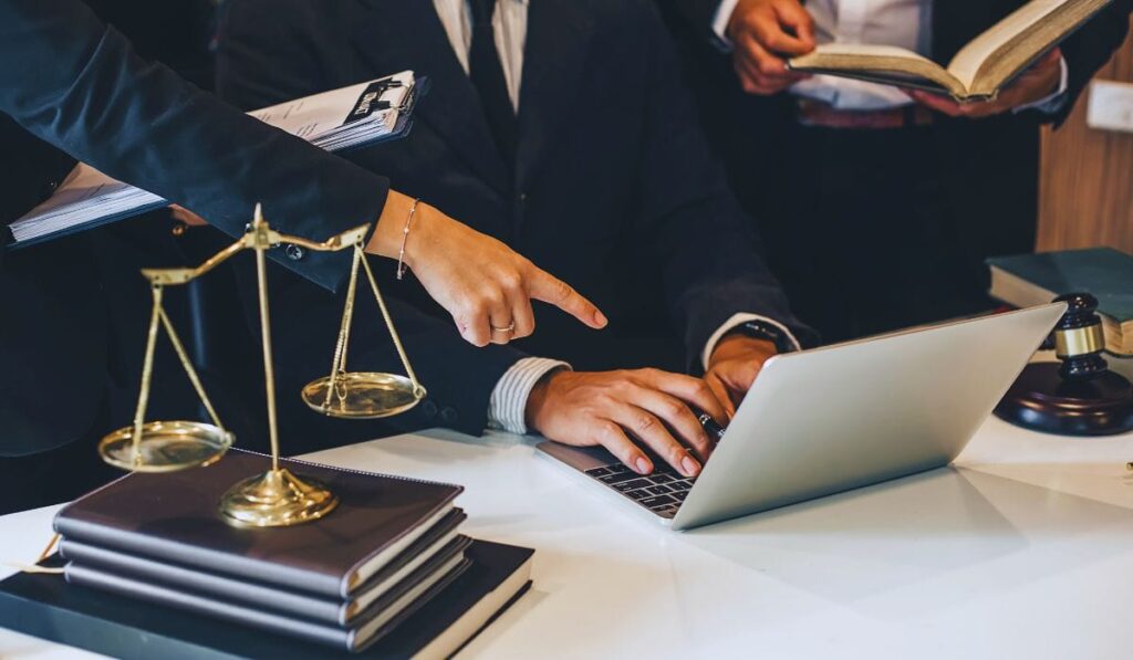 Cyber crime lawyer in Islamabad defending client in court